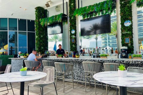 Condo in Hollywood, Florida, 2 bedrooms № 1976847 - photo 26