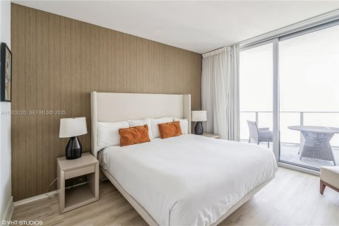 Condo in Hollywood, Florida, 2 bedrooms № 1976847 - photo 15