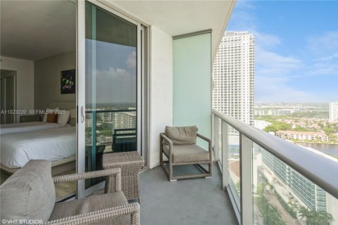 Condo in Hollywood, Florida, 2 bedrooms № 1976847 - photo 5