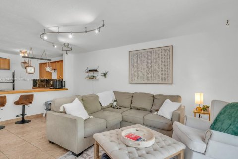 Condo in Miami, Florida, 1 bedroom  № 2076765 - photo 20