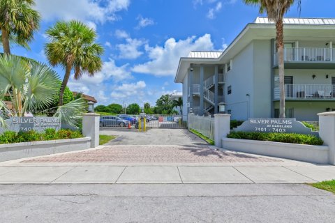 Condo in Miami, Florida, 1 bedroom  № 2076765 - photo 4