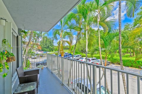 Condo in Miami, Florida, 1 bedroom  № 2076765 - photo 30