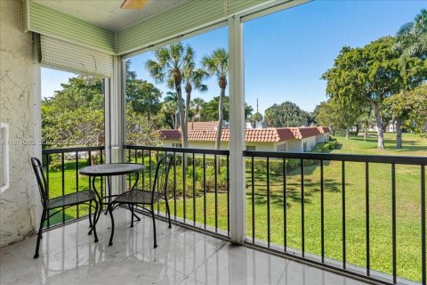 Condo in Pembroke Pines, Florida, 2 bedrooms  № 2033707 - photo 6