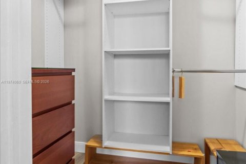 Condo in Pembroke Pines, Florida, 2 bedrooms  № 2033707 - photo 24