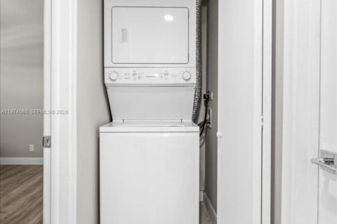 Condo in Pembroke Pines, Florida, 2 bedrooms  № 2033707 - photo 30