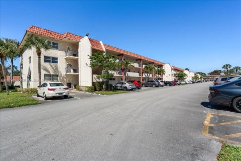 Condo in Pembroke Pines, Florida, 2 bedrooms  № 2033707 - photo 8