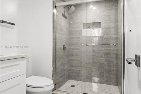 Condo in Pembroke Pines, Florida, 2 bedrooms  № 2033707 - photo 23