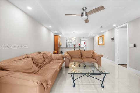 Condo in Pembroke Pines, Florida, 2 bedrooms  № 2033707 - photo 18