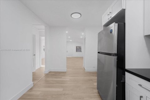 Casa en venta en Miami, Florida, 2 dormitorios, 69.68 m2 № 1861910 - foto 21