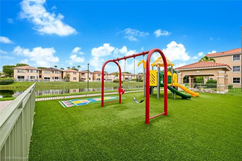 Condo in Doral, Florida, 2 bedrooms № 2176885 - photo 17
