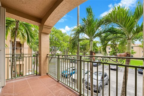Condo in Doral, Florida, 2 bedrooms № 2176885 - photo 16