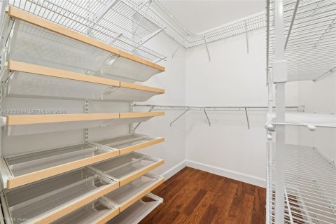 Condo in Doral, Florida, 2 bedrooms № 2176885 - photo 11