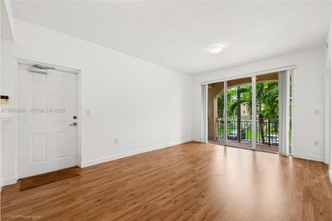 Condo in Doral, Florida, 2 bedrooms № 2176885 - photo 4