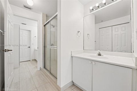 Condo in Doral, Florida, 2 bedrooms № 2176885 - photo 15