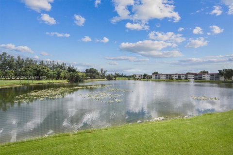 Condo in Pembroke Pines, Florida, 1 bedroom  № 1692743 - photo 15