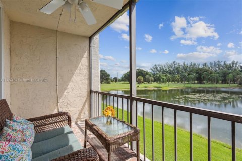Condo in Pembroke Pines, Florida, 1 bedroom  № 1692743 - photo 2