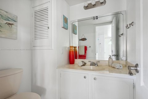 Condo in Pembroke Pines, Florida, 1 bedroom  № 1692743 - photo 13