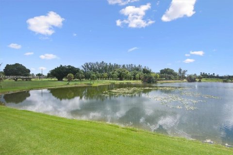 Condo in Pembroke Pines, Florida, 1 bedroom  № 1692743 - photo 3