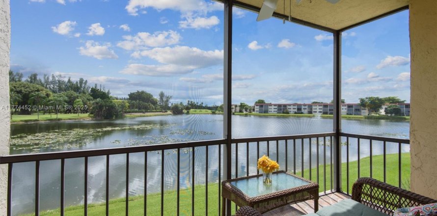 Condo in Pembroke Pines, Florida, 1 bedroom № 1692743