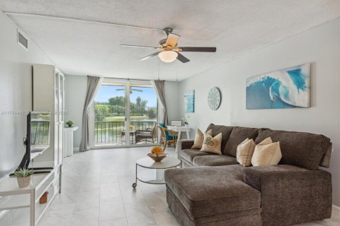 Condo in Pembroke Pines, Florida, 1 bedroom  № 1692743 - photo 6