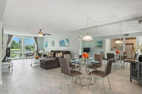 Condo in Pembroke Pines, Florida, 1 bedroom  № 1692743 - photo 8