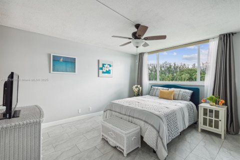 Condo in Pembroke Pines, Florida, 1 bedroom  № 1692743 - photo 10