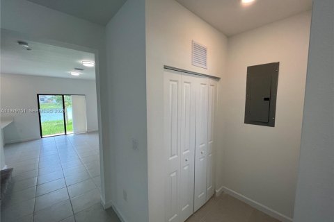 Touwnhouse à louer à Miami, Floride: 3 chambres, 138.33 m2 № 2046155 - photo 6