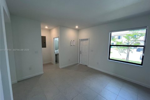 Touwnhouse à louer à Miami, Floride: 3 chambres, 138.33 m2 № 2046155 - photo 5