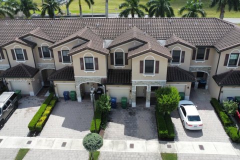 Adosado en Homestead, Florida 4 dormitorios, 175.31 m2 № 2013685