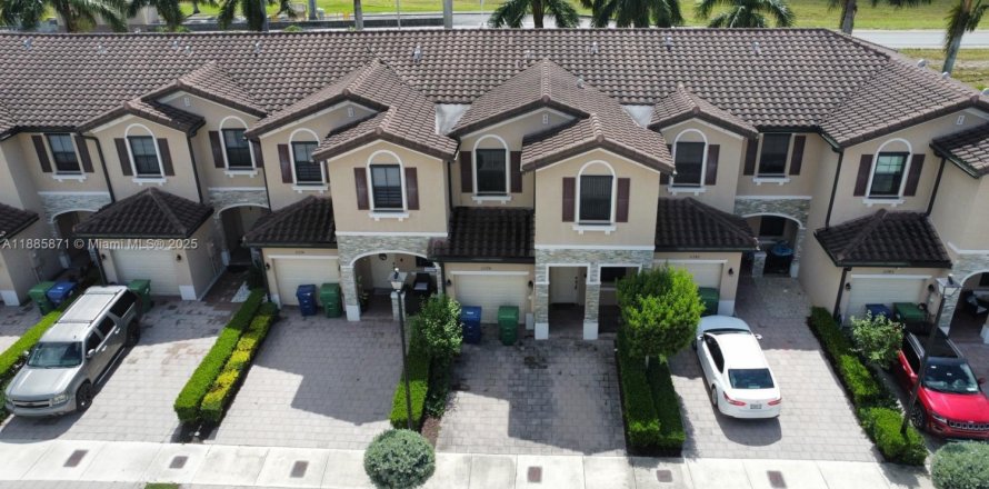 Adosado en Homestead, Florida 4 dormitorios, 175.31 m2 № 2013685