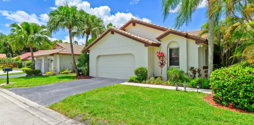 Villa ou maison à Weston, Floride 3 chambres, 149.67 m2 № 1804367