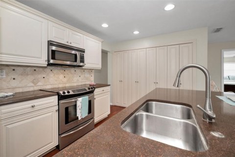 Villa ou maison à vendre à Seminole, Floride: 4 chambres, 213.12 m2 № 1749662 - photo 16