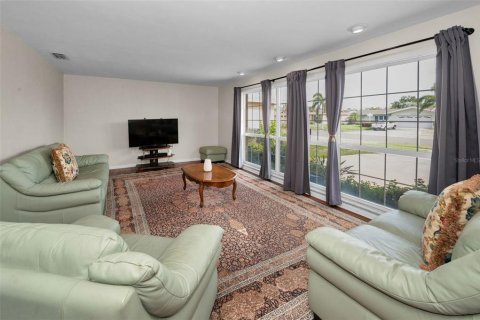 Villa ou maison à vendre à Seminole, Floride: 4 chambres, 213.12 m2 № 1749662 - photo 8