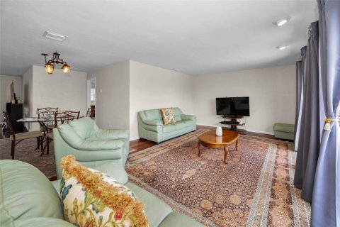 Villa ou maison à vendre à Seminole, Floride: 4 chambres, 213.12 m2 № 1749662 - photo 10