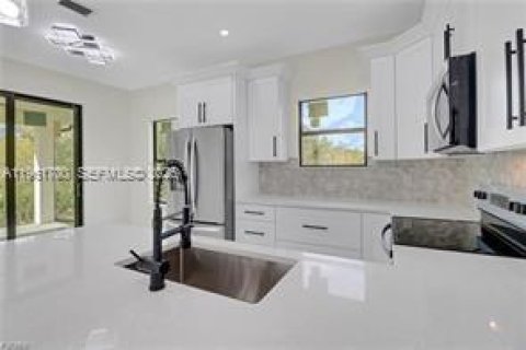 Villa ou maison à vendre à Lehigh Acres, Floride: 3 chambres № 2024511 - photo 10