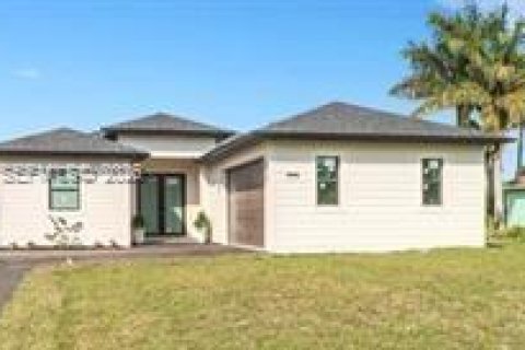 Villa ou maison à vendre à Lehigh Acres, Floride: 3 chambres № 2024511 - photo 2