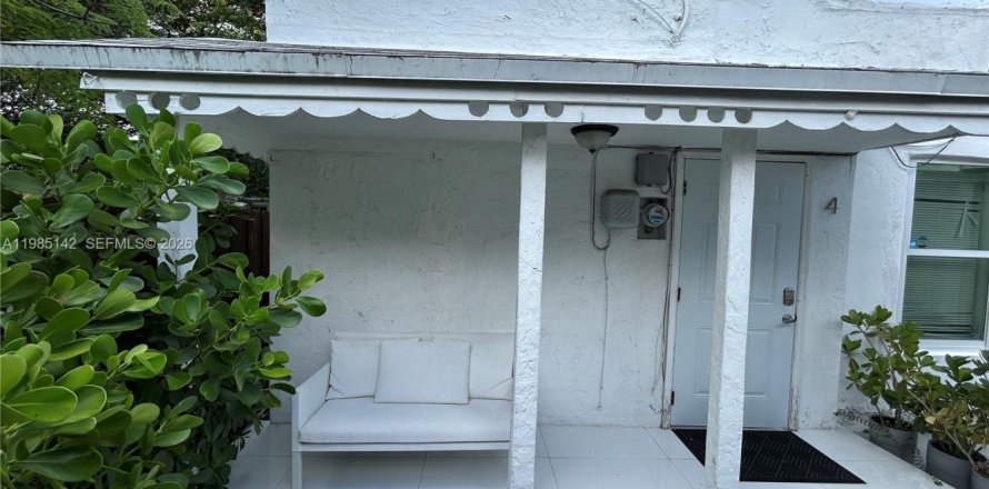 Дом в Майами, Флорида 2 спальни № 2050873