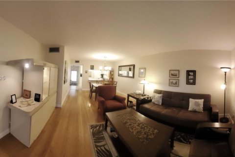 Condo in Sunrise, Florida, 2 bedrooms  № 1864408 - photo 10