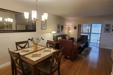 Condo in Sunrise, Florida, 2 bedrooms  № 1864408 - photo 6