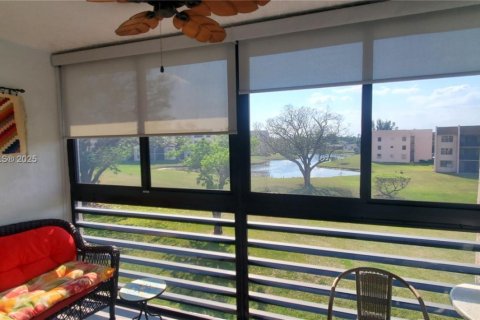 Condo in Sunrise, Florida, 2 bedrooms  № 1864408 - photo 12