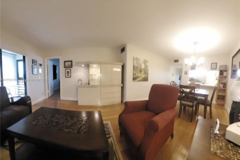 Condo in Sunrise, Florida, 2 bedrooms  № 1864408 - photo 9