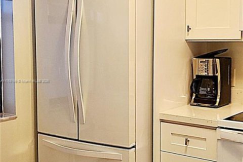 Condo in Sunrise, Florida, 2 bedrooms  № 1864408 - photo 5