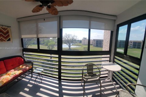 Condo in Sunrise, Florida, 2 bedrooms  № 1864408 - photo 11