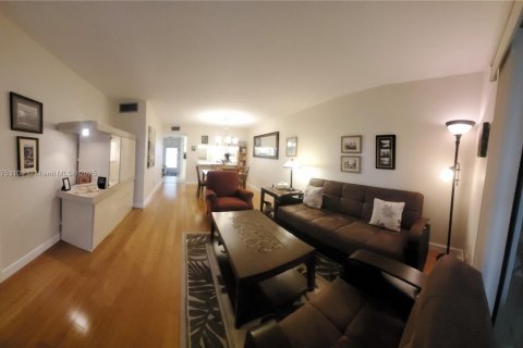 Condo in Sunrise, Florida, 2 bedrooms  № 1864408 - photo 8