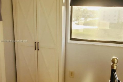 Condo in Sunrise, Florida, 2 bedrooms  № 1864408 - photo 16