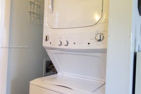 Condo in Sunrise, Florida, 2 bedrooms  № 1864408 - photo 24