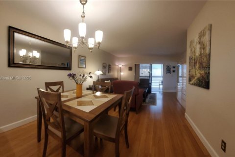 Condo in Sunrise, Florida, 2 bedrooms  № 1864408 - photo 7