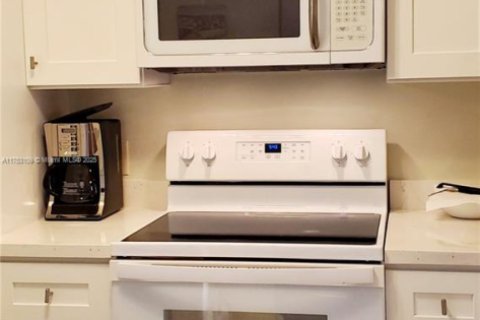 Condo in Sunrise, Florida, 2 bedrooms  № 1864408 - photo 4