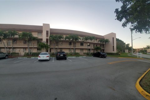 Condo in Sunrise, Florida, 2 bedrooms  № 1864408 - photo 30