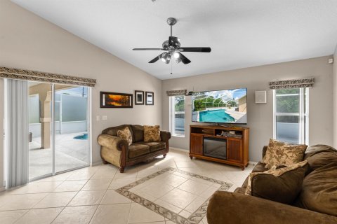 Casa en venta en Port St. Lucie, Florida, 3 dormitorios, 198.72 m2 № 2332410 - foto 13